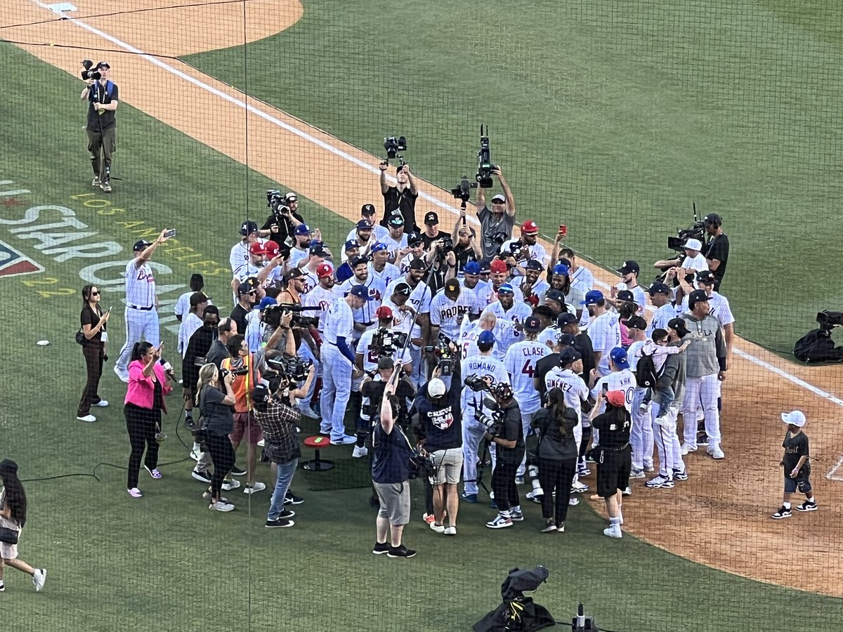Very cool scene as all the All-Stars on the field congratulate Albert Pujols after his first round. #HRDerby