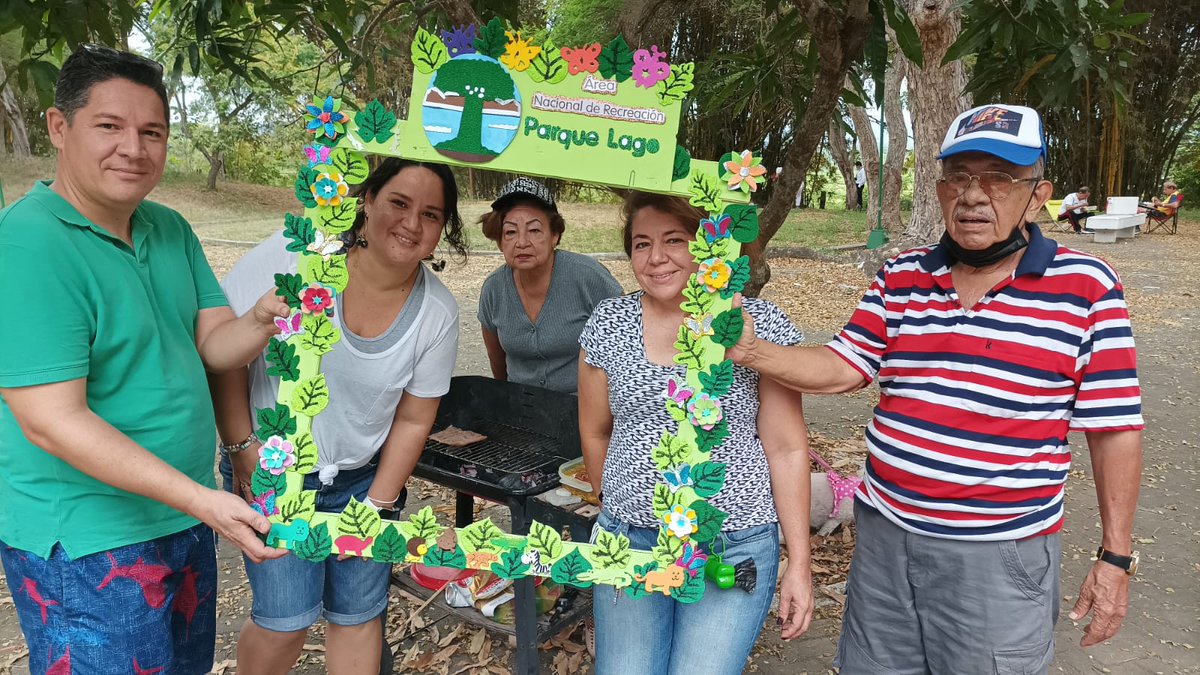 MAE_Zonal5's tweet photo. #NuestrosGuardaparques del Área Nacional de Recreación #ParqueLago, brindaron una charla ambiental a los visitantes que recorrieron el área protegida, en el marco de la conmemoración del Día del Sistema Nacional de Áreas Protegidas. https://t.co/PzvbEQA5x1
