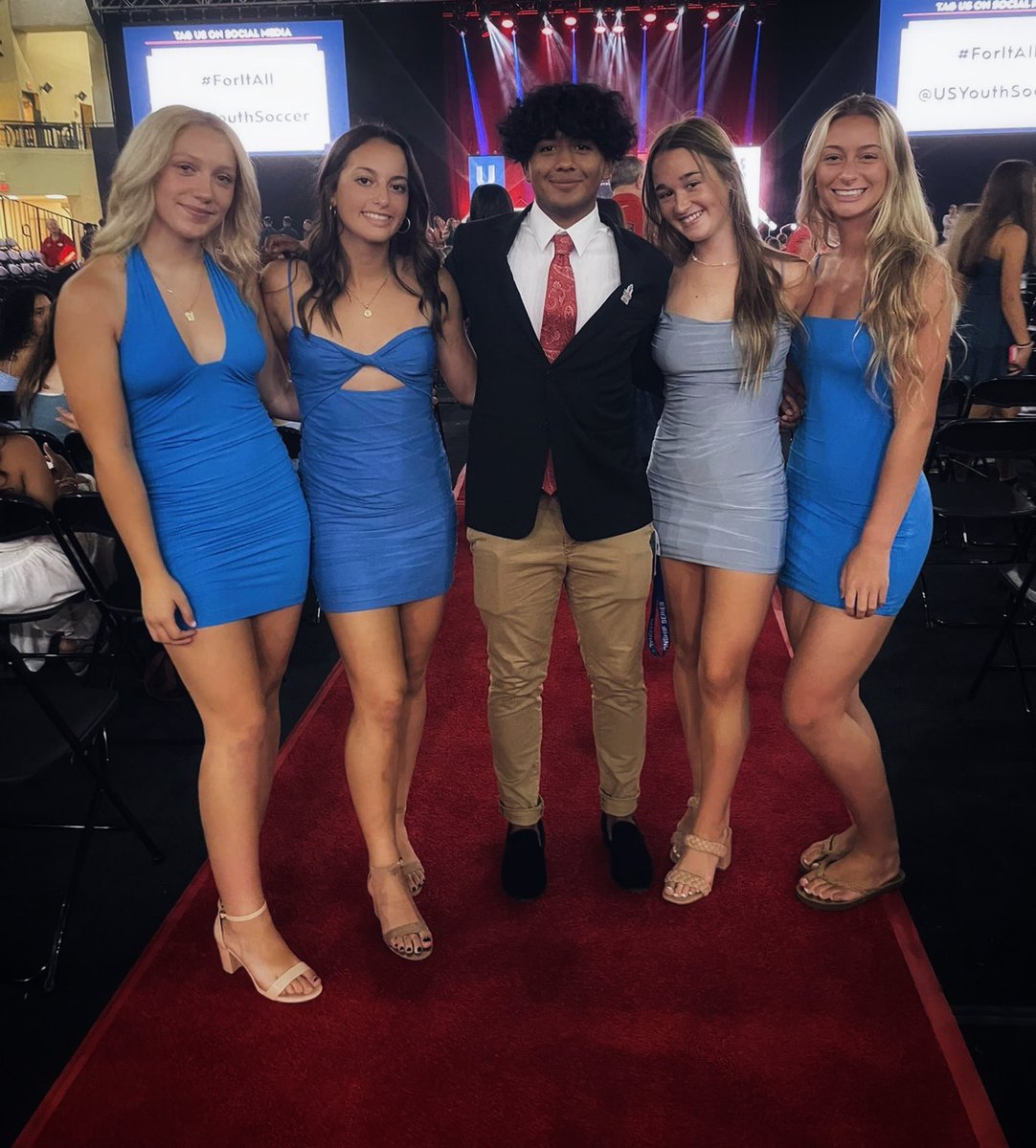 SCHBlueDevils's tweet photo. Good luck to the SCH soccer athletes playing at club Nationals! @HillersSoccer @SCHGSoccer @DWilsonSCH @PhSportsDigest #theycleanupnice #GoBlueDevils π΅πβ½οΈπ https://t.co/TCUrsSRfkP