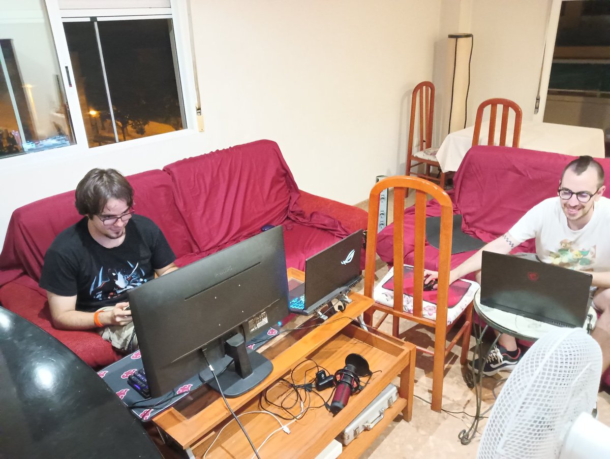 ChXris's tweet photo. Lan party LATAM 
@Runks_FTW @HijodeTKD https://t.co/WvjotHEnk5