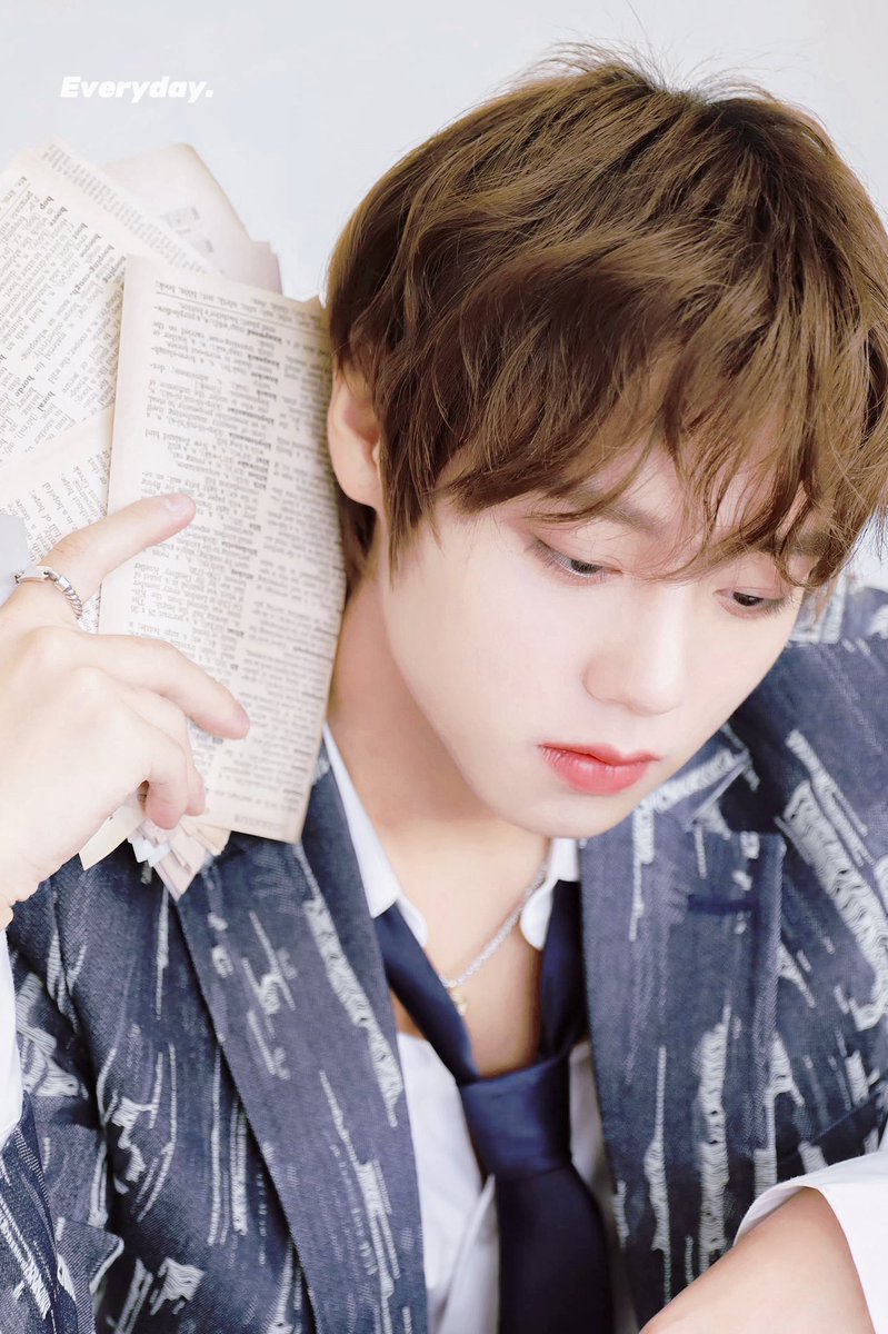 Everyday_529's tweet photo. 220119 PHOTOBOOK HitchHiker

#PARKJIHOON #박지훈 https://t.co/5hMetJa3c9