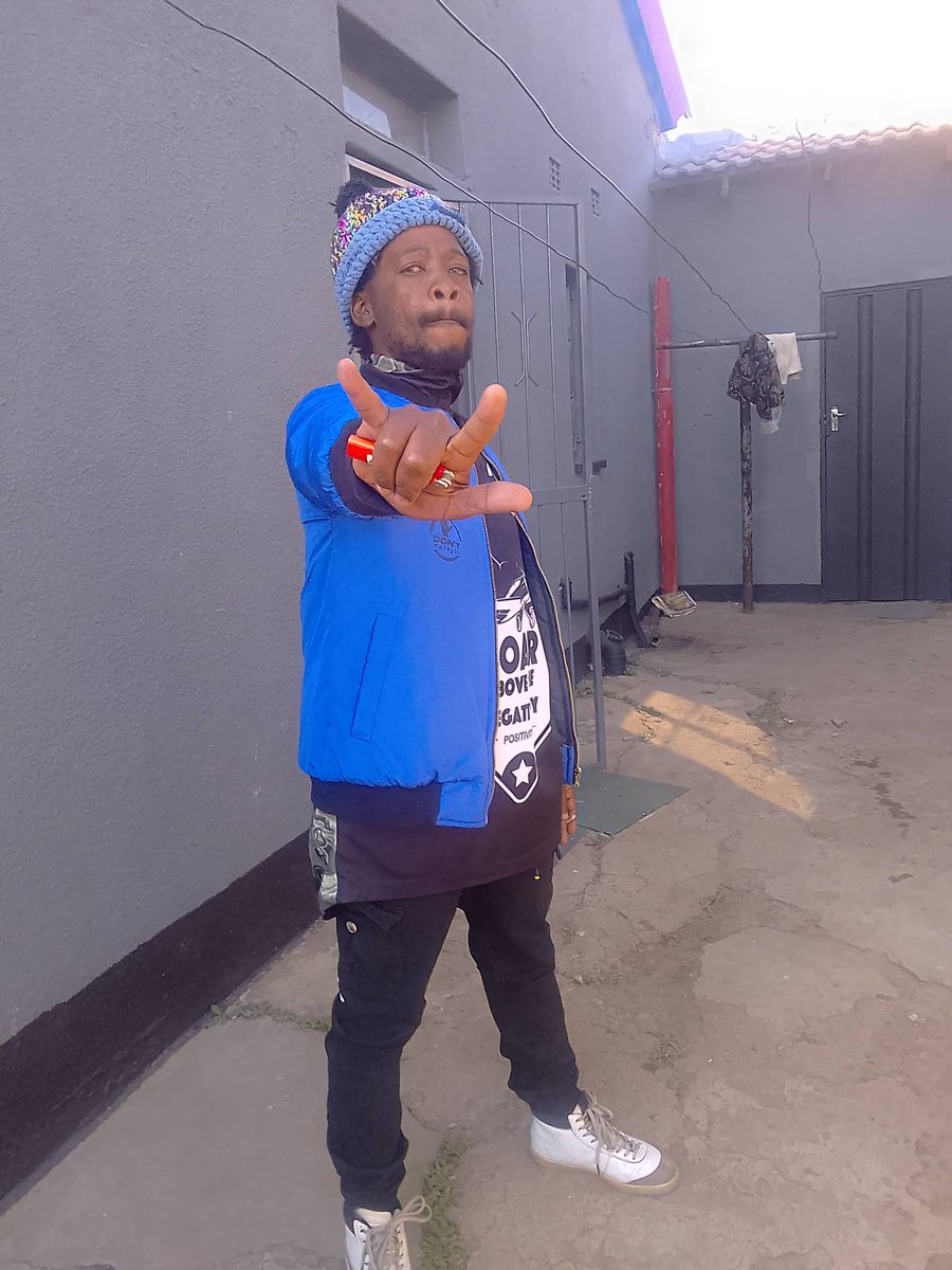 _Mompati's tweet photo. Sila🤟 , we sell what we wear, Don't Tatazel ,#podcastandchillwithmacg  #Banyana #mandisa #TravisScott #Drake @VinnyDaVinci @RediTlhabi @TorontoSalsa @Mapaputsi_Orig @mafusonwa @Selimathunzi @UnionDrip @ShinobiSignals @HouseOfZwideEtv @etv @METROFMSA https://t.co/NpKb4bRR1m