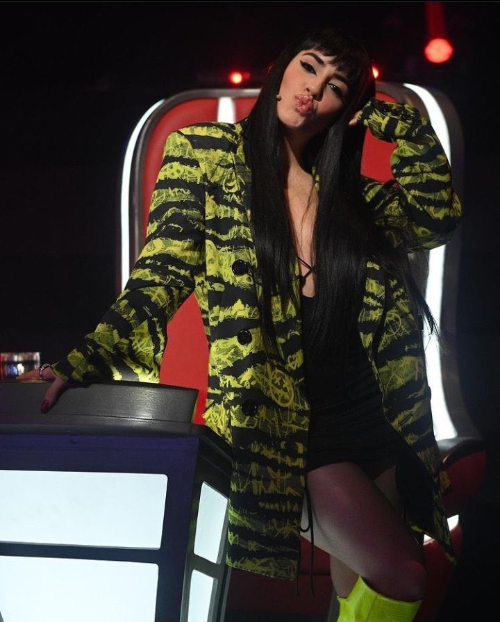 sonrisadelala's tweet photo. OMGG LO HERMOSA QUE ES LALI ESPOSITO LPM #LaVozArgentina https://t.co/zjiIs3krfs