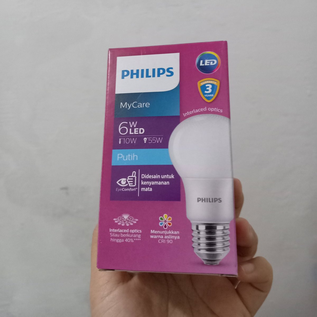 Makasih suami sudah mengganti lampu yang di dapur dengan philip