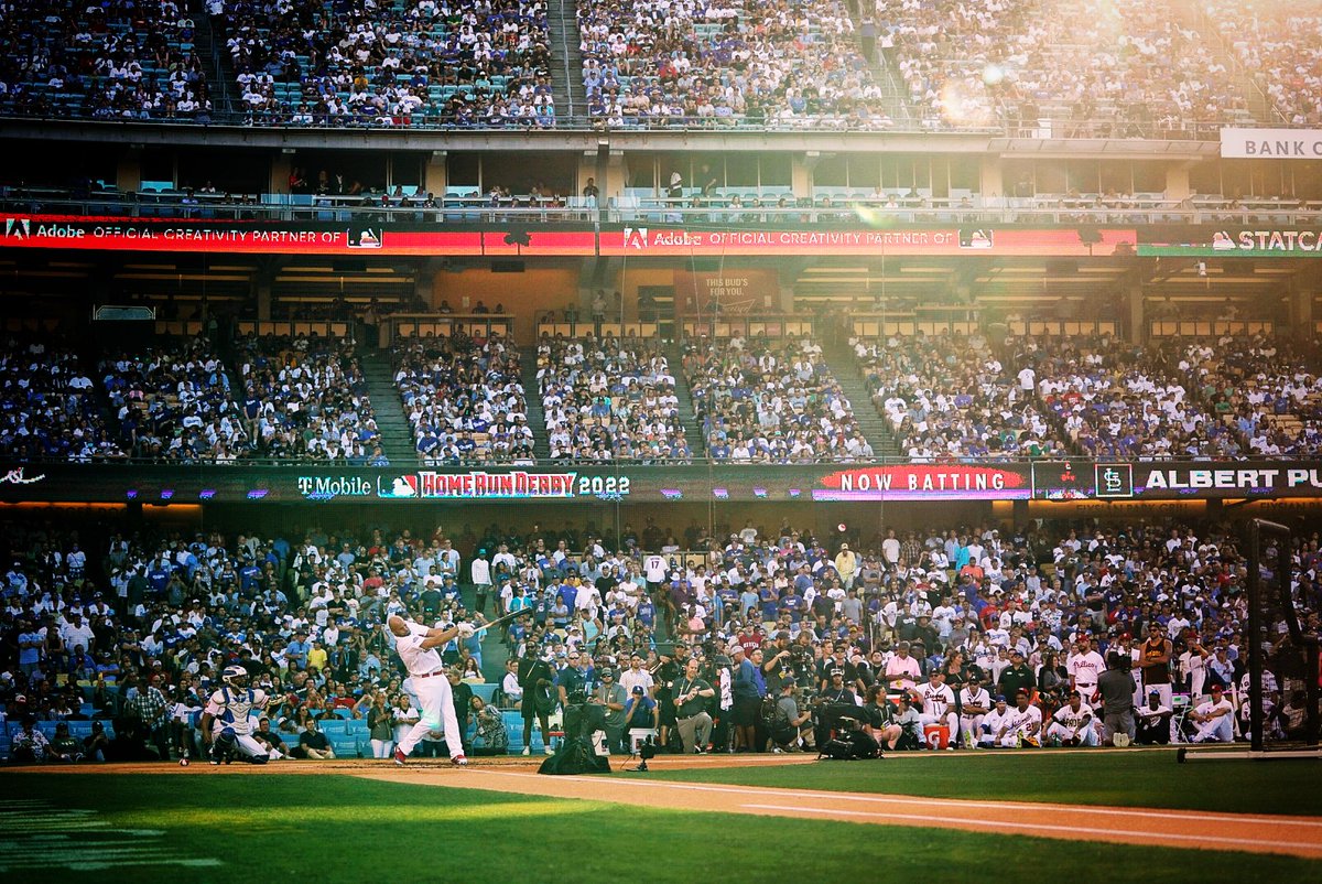 Cardinals's tweet photo. Iconic. https://t.co/0YN2XV9qQV