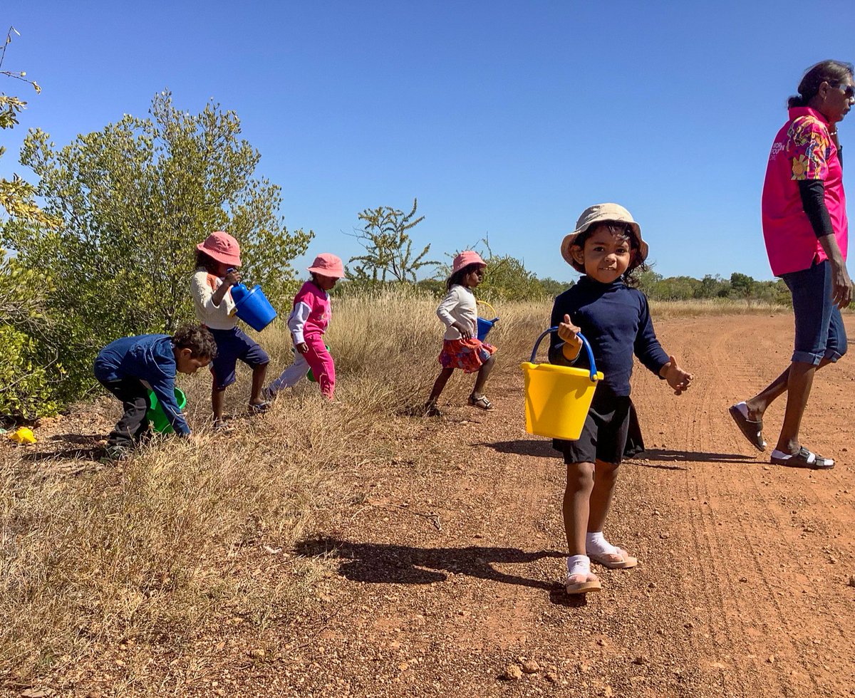 Indi_Kindi's tweet photo. Our Borroloola Indi Kindis love being on Country for Walking Learning sessions. It gives them the opportunity to explore, ask questions and deepen their understanding of Country. #outdoorclassroom #learningonCountry https://t.co/NDS2iKSX7x