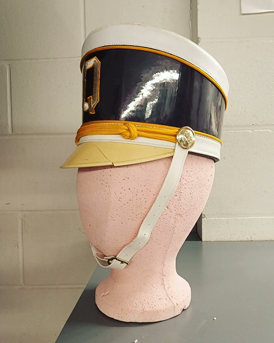 cjkelly1313's tweet photo. Before and after fixing up this old band hat for #legallyblonde #legallyblondethemusical #marchingband #ellewoods #deltanu https://t.co/GYY0vxT7Ms