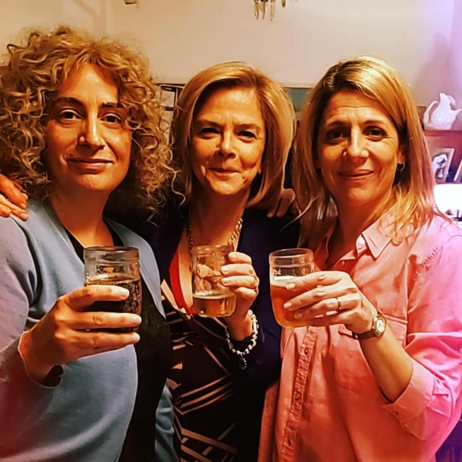Recuerdo de una madrugada filmando. Belu, mamá y Juana <a href="/valitalois/">Vale Lois</a> y María Leal ❤️❤️#MariaMartaLaSerie