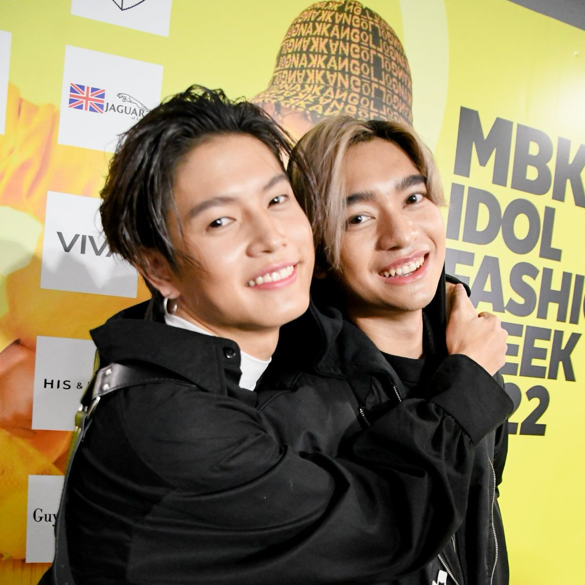 ThailandVry's tweet photo. [ประมวลภาพ] ก้าวหน้า-เทอร์โบ ในงาน MBK IDOL FASHION WEEK 2022 ที่ MBK Center 

ภาพเพิ่มเติม >> https://t.co/MPKeyG4sKd

#Turbo #รักติดเทอร์โบ 
#kaownah #ก้าวหน้าครับผม 
#ก้าวหน้าเทอร์โบ #MBKidolFashionWeek2022
#KaownahTurbo #ก้าวไปกับเทอร์ #VRYTHAILAND https://t.co/TSpJ0zr0xa
