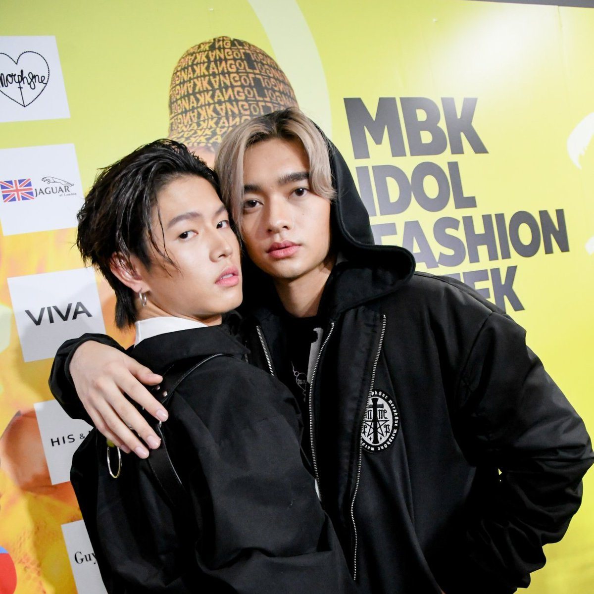 ThailandVry's tweet photo. [ประมวลภาพ] ก้าวหน้า-เทอร์โบ ในงาน MBK IDOL FASHION WEEK 2022 ที่ MBK Center 

ภาพเพิ่มเติม >> https://t.co/MPKeyG4sKd

#Turbo #รักติดเทอร์โบ 
#kaownah #ก้าวหน้าครับผม 
#ก้าวหน้าเทอร์โบ #MBKidolFashionWeek2022
#KaownahTurbo #ก้าวไปกับเทอร์ #VRYTHAILAND https://t.co/TSpJ0zr0xa