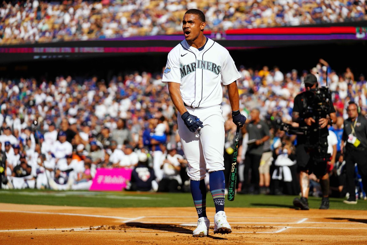 BleacherReport's tweet photo. Julio Rodriguez takes down two-time champ Pete Alonso in the Home Run Derby ‼️ https://t.co/CxMB6SdxER