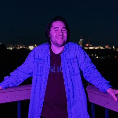tylerxchase's tweet photo. Here, have a photo of me smiling ✨as a treat✨

#NewProfilePic https://t.co/SY9p1VKcX3
