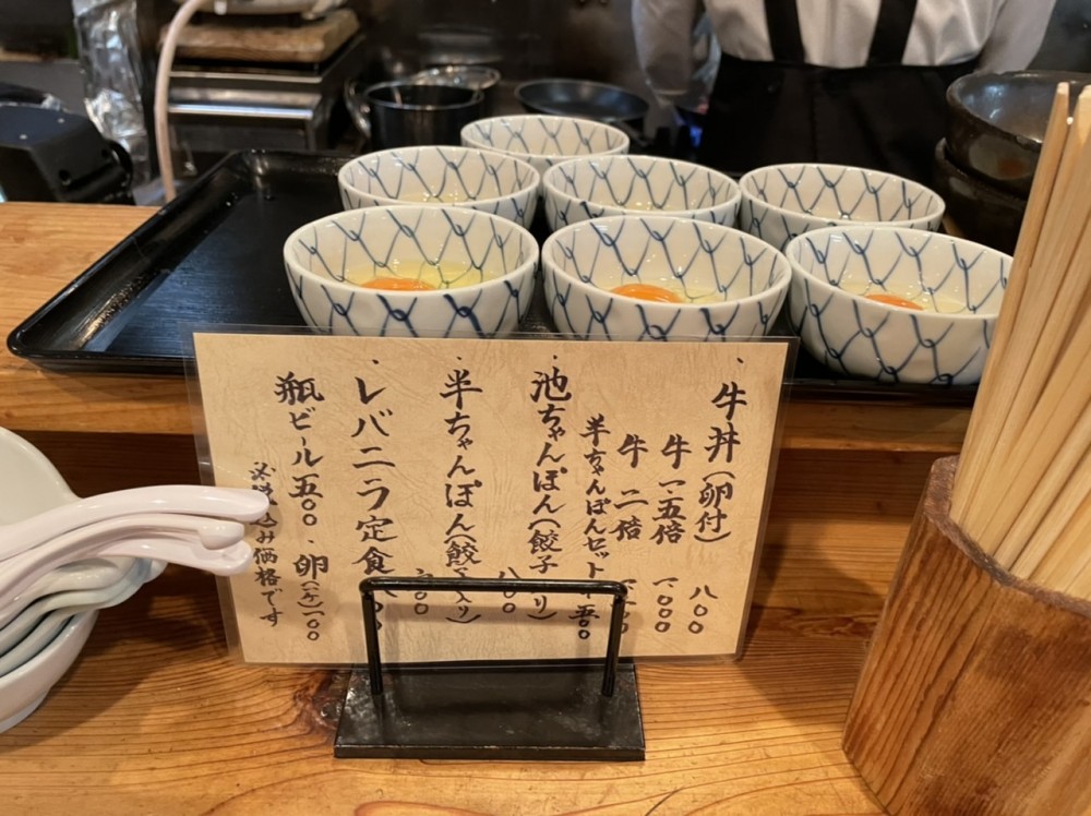 CocoNocoRe1's tweet photo. 炊き餃子屋さんなのにランチは牛丼？！
有名すぎる牛丼ランチに並んできました♡

詳しくはコチラ↓
https://t.co/8OhJK1KGUq

#池ぽん #牛丼 #グルメ #博多 #博多駅 #ランチ #福岡 #福岡グルメ #絶品ランチ
#福岡ランチ #ココノコレ #食べ歩き #coconocore https://t.co/r5kXqEsu8I