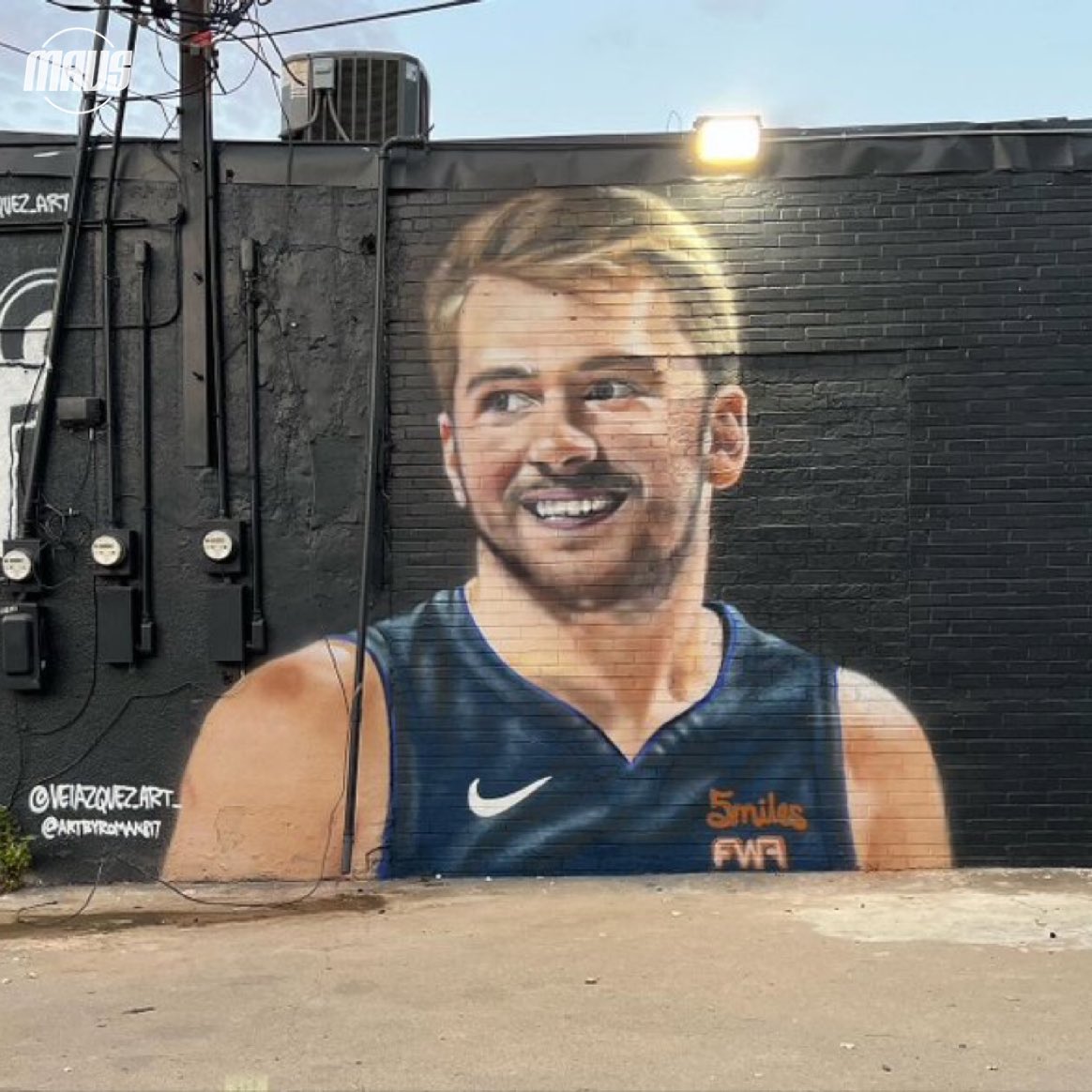 dallasmavs's tweet photo. We love a @luka7doncic mural 🎨🔥

(H/t @Juan_EVelazquez) https://t.co/8jWHHpHoUB