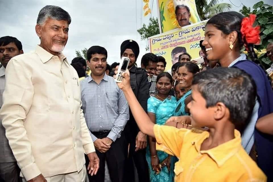 CBN_Era's tweet image. ఎన్ని కోట్లు ఇచ్చినా దొరకనిది ఈ అభిమానం 
#జై_చంద్రబాబు.....#జై_తెలుగుదేశం.✌️✌️✌️✌️✌️#CBNMyRoleModel