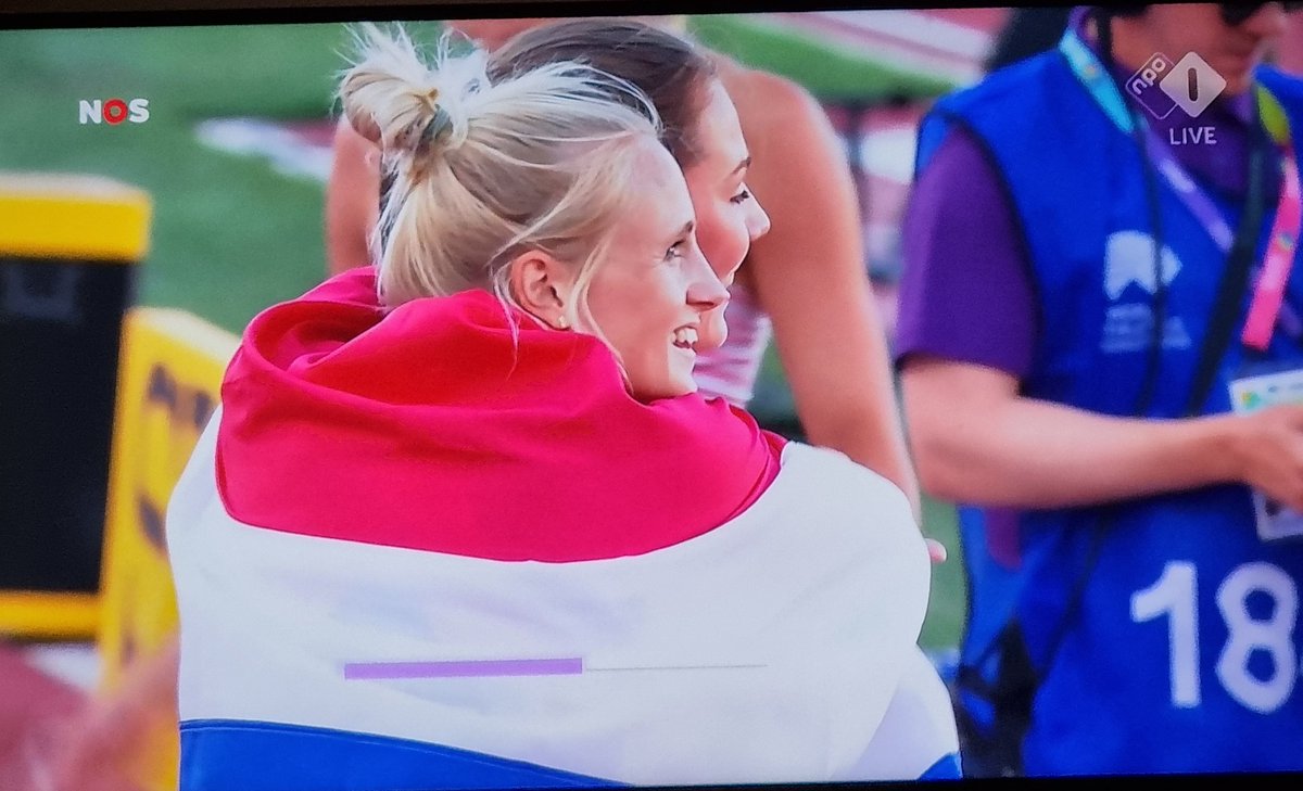 AtletiekLive's tweet photo. WK Atletiek - Eugene 🇺🇲 Heptathlon

@AnoukVetter ZILVER 🥈 ‼️‼️‼️ 

6️⃣8️⃣6️⃣7️⃣ punten ‼️ 

NEDERLANDS RECORD ‼️ https://t.co/WsT63cZR5p