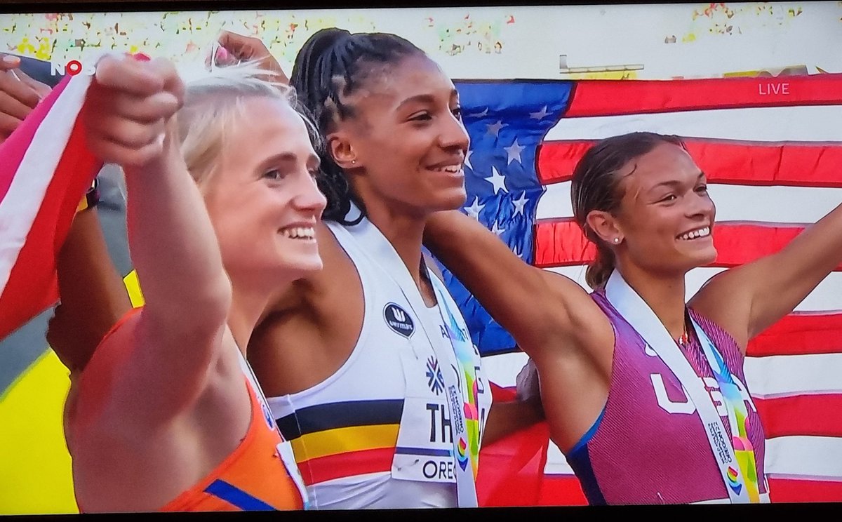 AtletiekLive's tweet photo. WK Atletiek - Eugene 🇺🇲 Heptathlon

@AnoukVetter ZILVER 🥈 ‼️‼️‼️ 

6️⃣8️⃣6️⃣7️⃣ punten ‼️ 

NEDERLANDS RECORD ‼️ https://t.co/WsT63cZR5p