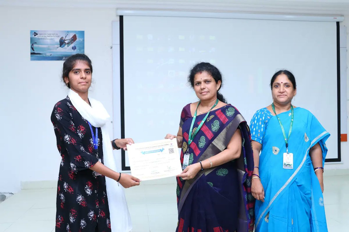 ksrmceofficial's tweet photo. Valedictory of Skill development cell in association with Department of ECE and APSSDC organized One week skill course on Game Design using Build Box from 11-16 July, 2022

#ksrmece #gamedesign #skillcourse #apssdc #ksrmskilldevelopmentcell #buildbox #KSRM #ksrmce https://t.co/LxM7GB2f5N