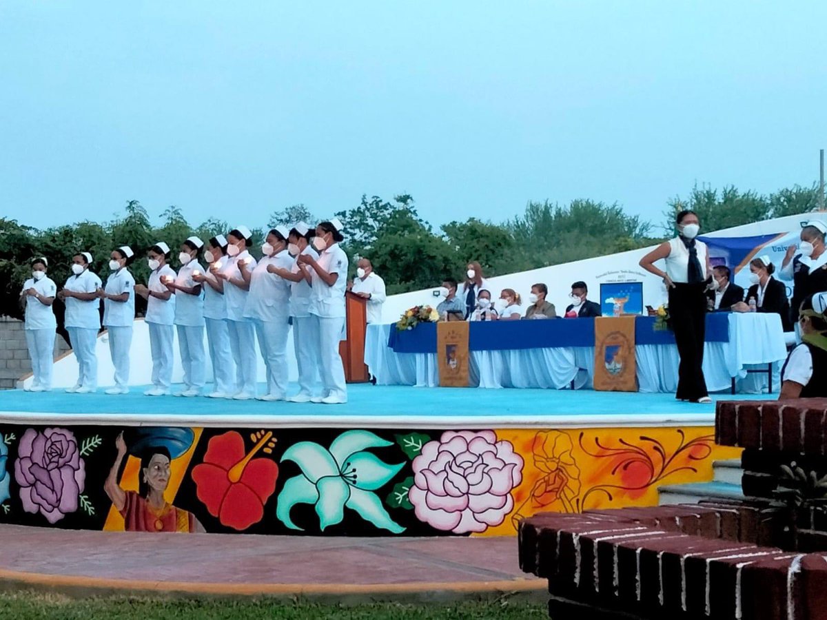 UABJO's tweet photo. Este fin de semana en Tehuantepec, las y los egresados de Enfermería llevaron a cabo su ceremonia del pase de luz.
¡Muchas felicidades hasta el Istmo de Tehuantepec!
“Identidad y Pertenencia”
#UABJO
#graduaciones2022
#FAETO
#ProyectoFénix https://t.co/PgIi5Nk8TF
