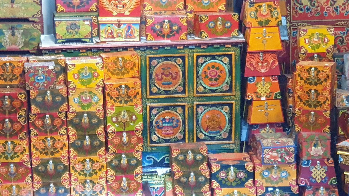 Ayshaniee's tweet photo. More colours
#OnlyinNepal https://t.co/eljKdjfZhm