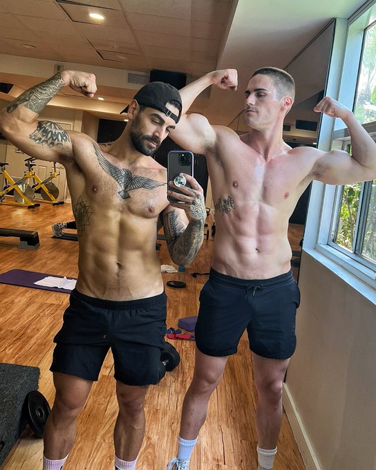 Hot n sweaty. https://t.co/XFUUYnNBtn