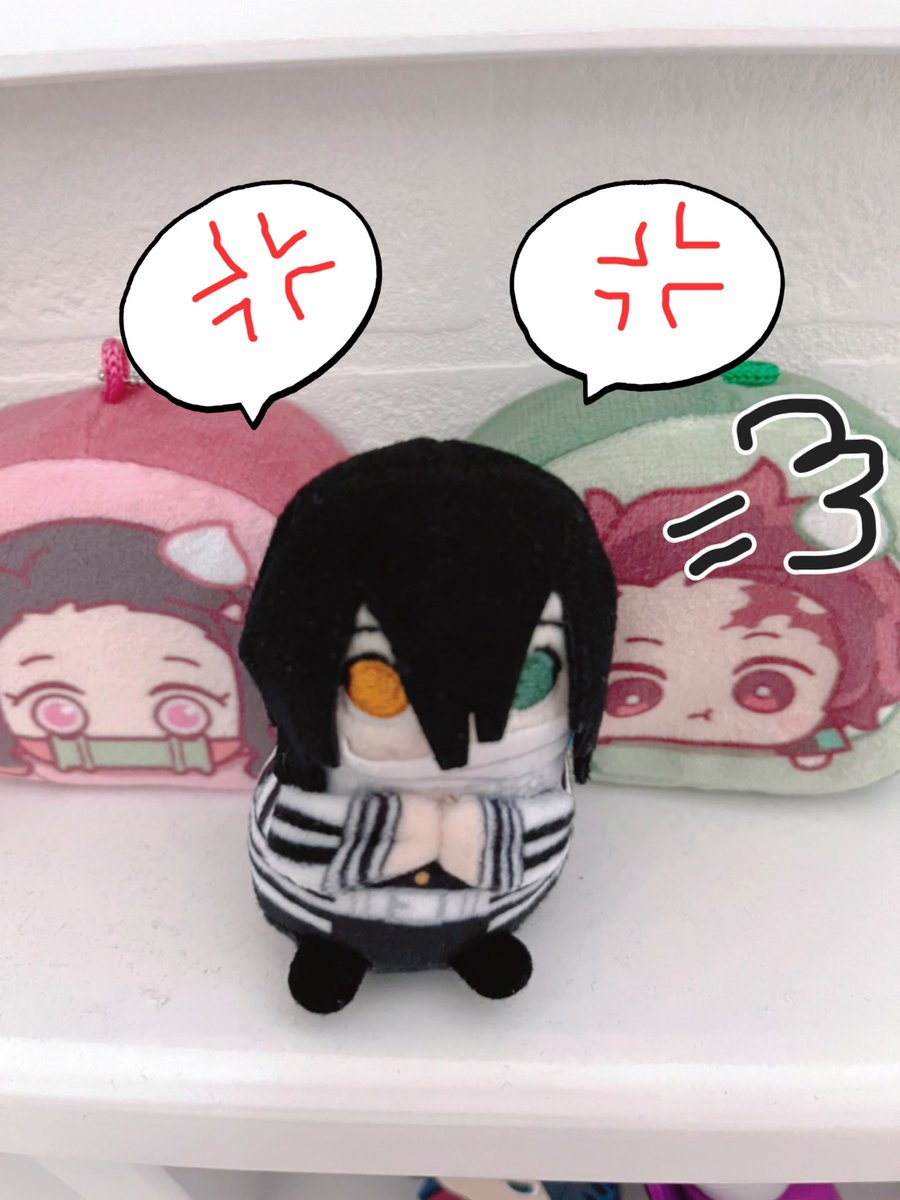 なんかミニないさんのオデコをめくってみるのが流行ってるのかと思ってうちのミニないさんもペロンとめくってみたらここで精一杯でした。痛かったようでアアアアアア!!と阿鼻叫喚されたあげく、勝手な事するなとご立腹です。 