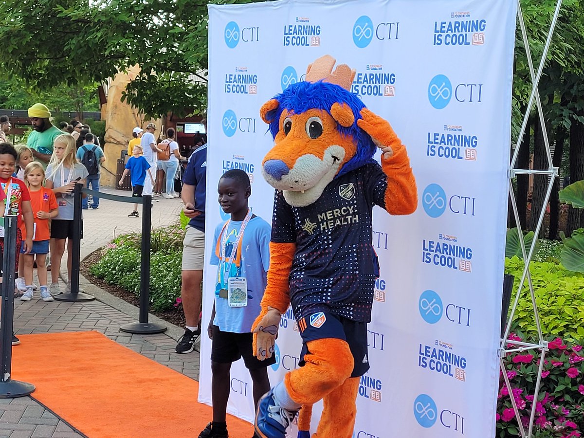 #LearningIsCool with <a href="/IamCPS/">I Am CPS</a>, <a href="/CincinnatiZoo/">Cincinnati Zoo</a> and <a href="/FCCincinnati/">FC Cincinnati</a>.  Celebrating academic achievements! <a href="/principallearns/">Iranetta Rayborn Wright</a>