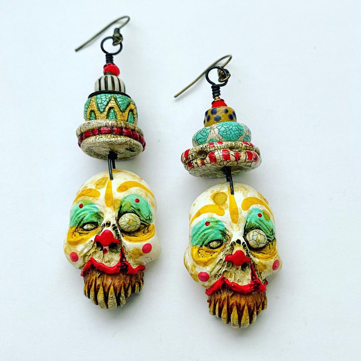Zombie_Head's tweet photo. Available! #zombiehead #zombieheadjewelry #clownearrings #vintageclowns #mutantfam #clownlovers https://t.co/dBgbVZVr3C https://t.co/dYbnfe6YDJ