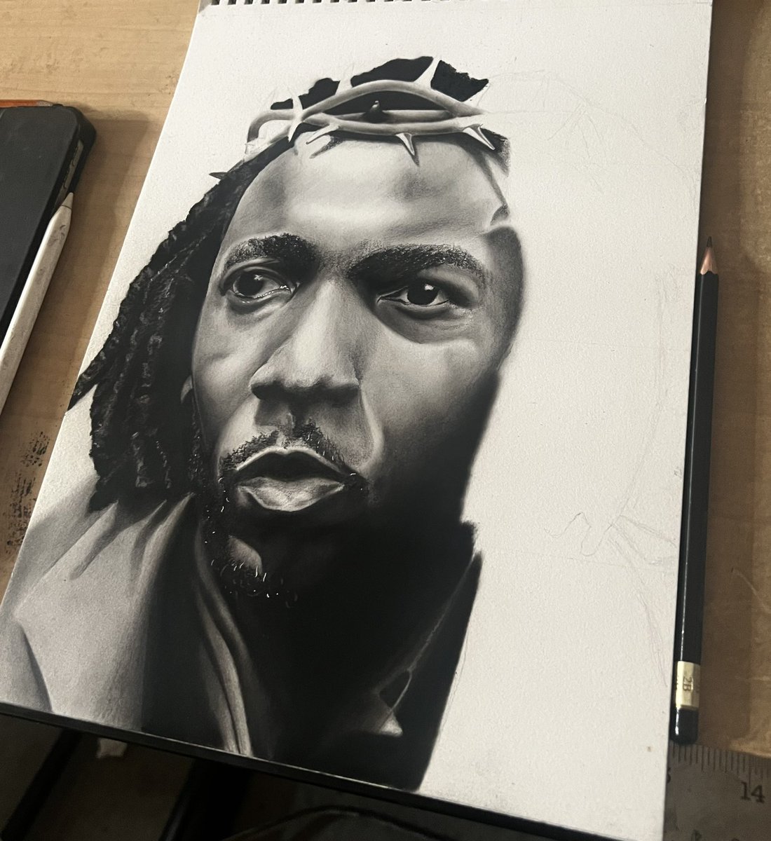 jamaaldurr_'s tweet photo. Excited to start working on the details in the crown 🔥✍🏽 https://t.co/eTaSGK57rr