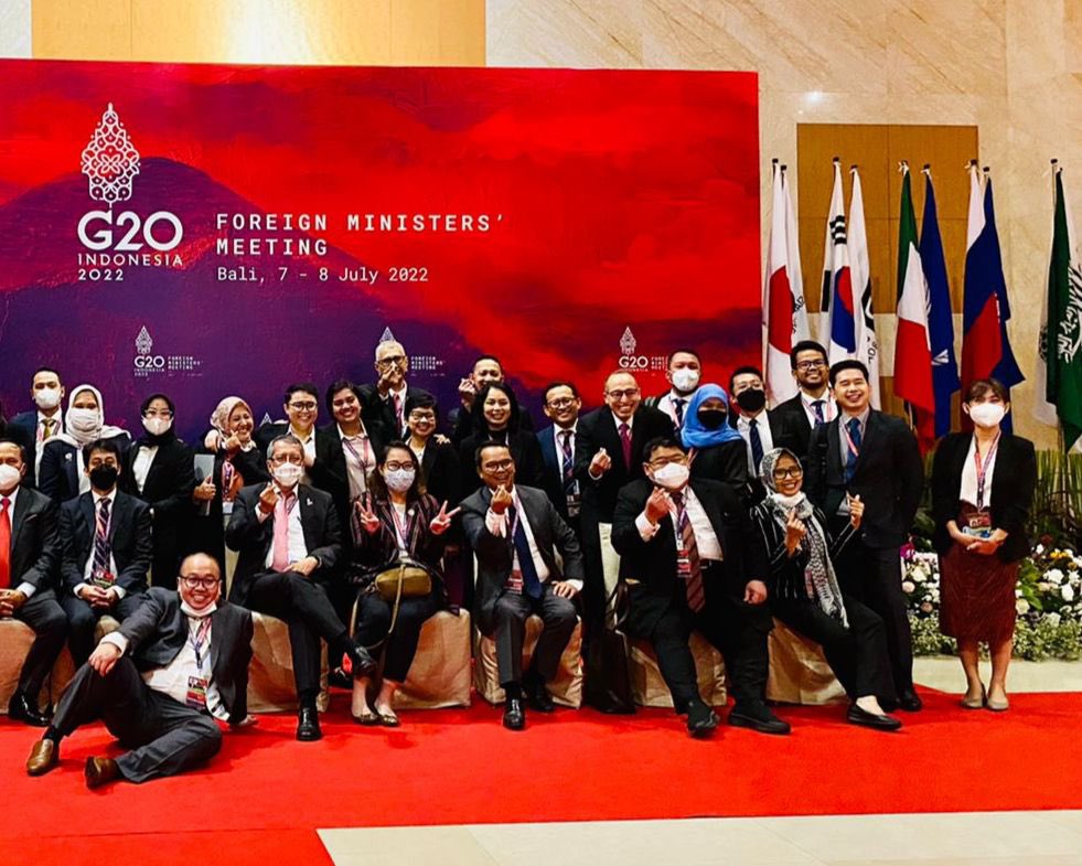 DTDjani's tweet photo. (1)  It’s a wrap for the G20 Foreign Ministers’ Meeting! 🙌🏼👏

At the meeting which was held in the beautiful Island of Bali, 7-8 July 2022, Ministers and Heads of Delegations discussed ways to strengthen multilateralism, food and energy security. https://t.co/QPGw6PjXKQ