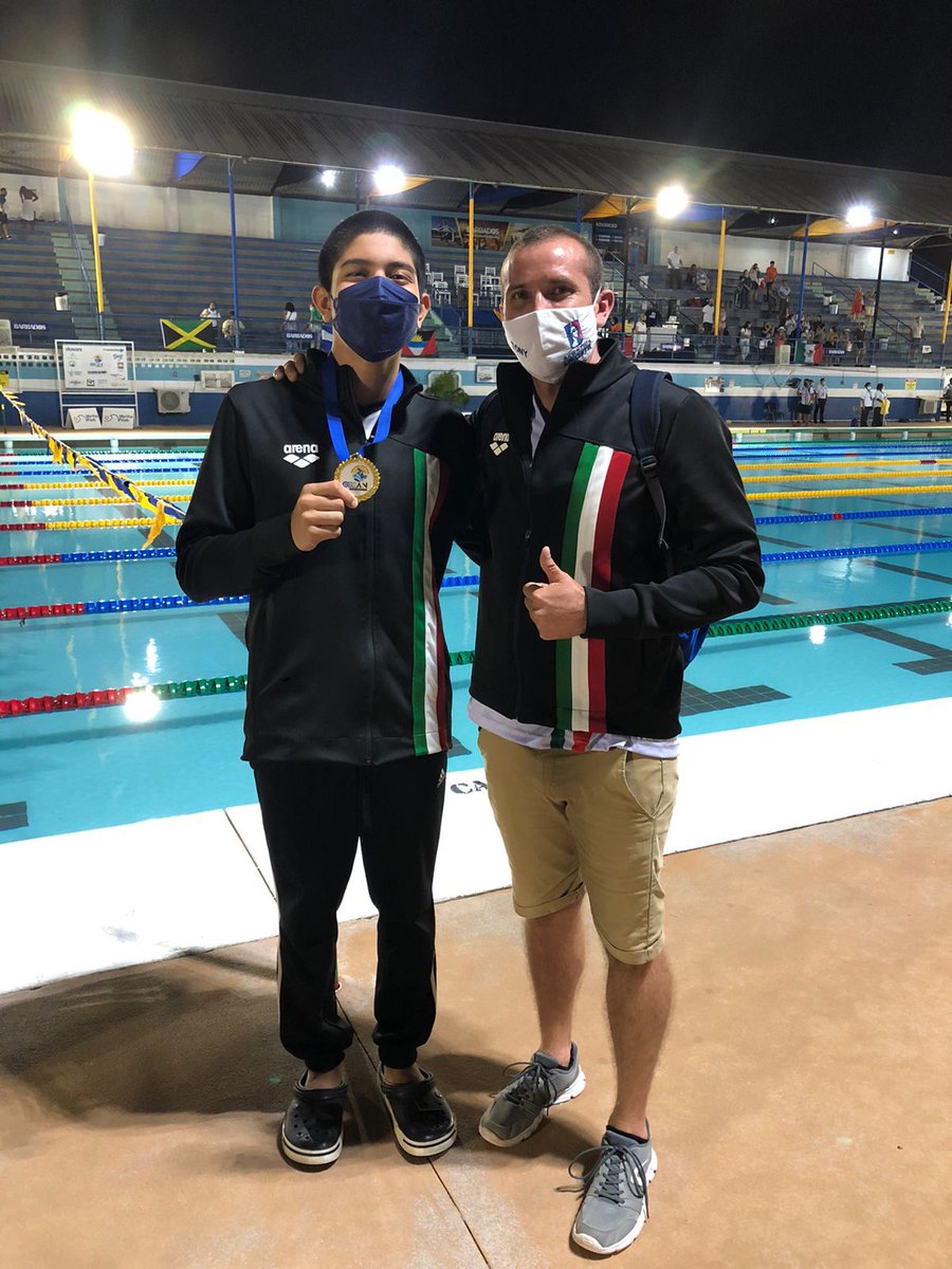 Universo_Dep's tweet photo. #natacion | Esteban Rubio junto con su entrenador Antonio Moreno en la alberca de Bridgetown, Barbados. #centroamericano https://t.co/MRWXzgM2DD