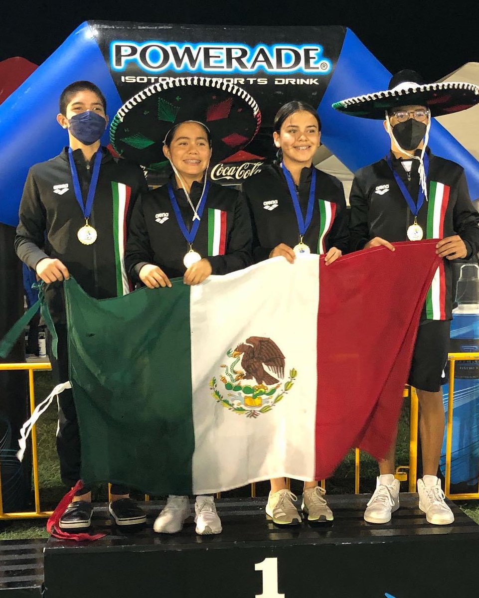 Universo_Dep's tweet photo. #natacion | Esteban Rubio, Patricia Vázquez, Andrea González y José Reytor, ganadores del oro en los relevos mixtos 4 x 50 m crol y con récord de 1:44.91 #Mexico #centroamericanos https://t.co/uOTWoHchf7