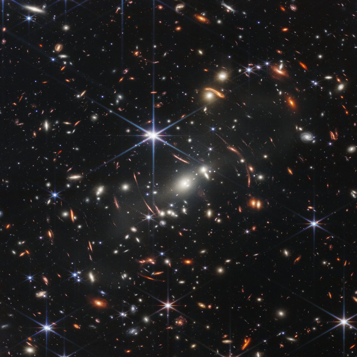 SpaceTelescope's tweet image. You are gazing at Webb’s First Deep Field. There will be many more from #NASAWebb. Bright white galaxies are stirring up this scene in galaxy cluster SMACS 0723—warping and stretching the light from extremely distant galaxies: webbtelescope.pub/3IpXAFT (1/3)