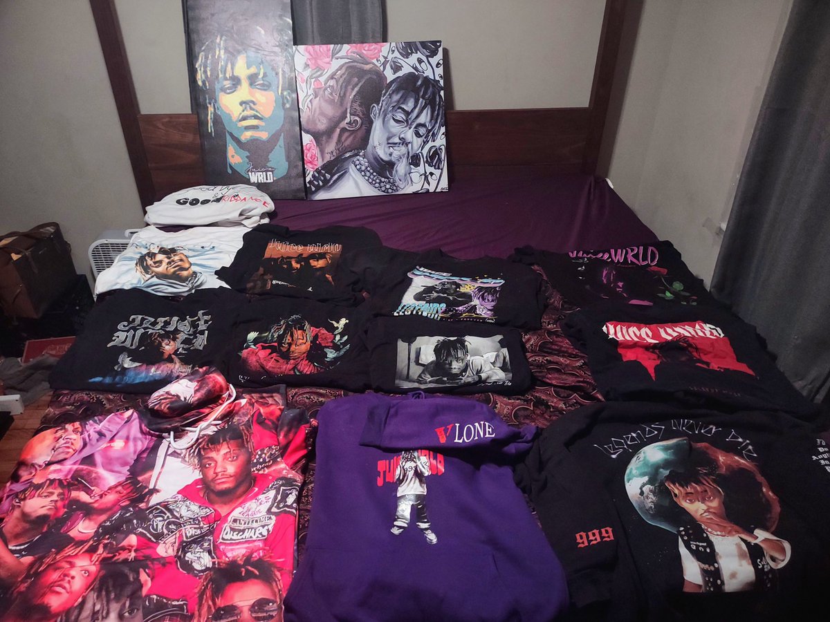 LadyLuckLovesu2's tweet photo. @juicelegend This is from feb 2022 I have more shirts and a canvas https://t.co/LJl7WmnIkt