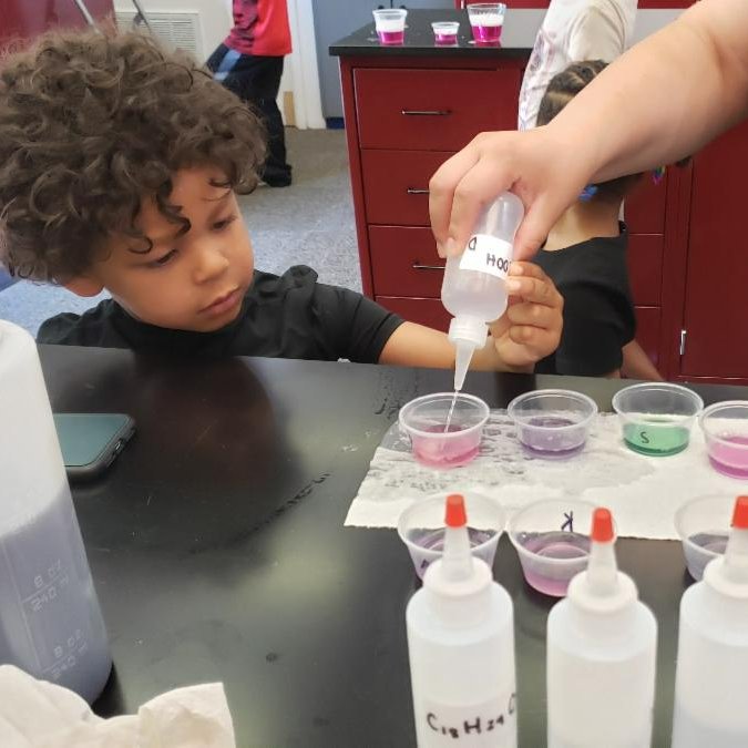 pfssmn's tweet photo. The @scsucoeld Science Express Bus visited Promise Neighborhood of Central MN and gave participants an opportunity for hands-on science. Kids were able to explore the fascinating world of microscopes &amp; biochemistry. The Science Express Bus will be at @missheightselem July 11-15. https://t.co/THPHPXhnh2