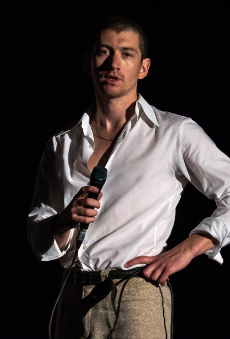 arctcmnkeys_'s tweet photo. alex turner in formalwear #arcticmonkeys #alexturner #arctcmnkeys_ https://t.co/QtLt0J8qXH