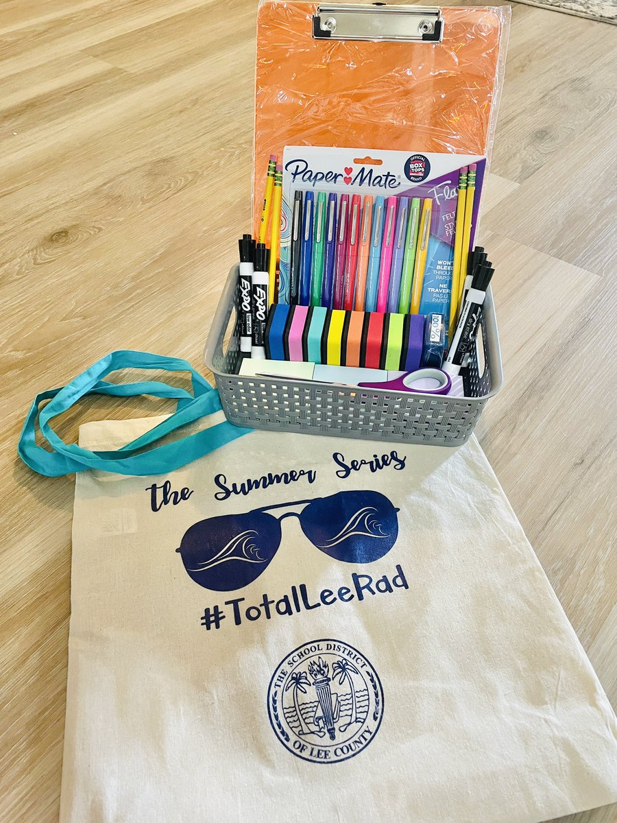 MrsEyre11's tweet photo. Thank you for the bag of prizes today @SDLCPD_dept This was a great surprise to end a great day at #TotalLeeRad https://t.co/TrQxlv0Bgf