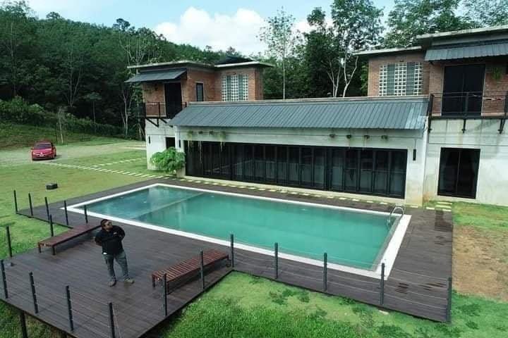 staycationig's tweet photo. 📍Villa Khadijah, Kg Hulu Rening, Batang Kali, Selangor 

📞 011-11408354 (Fatimah) https://t.co/Ma6yGOGRoc