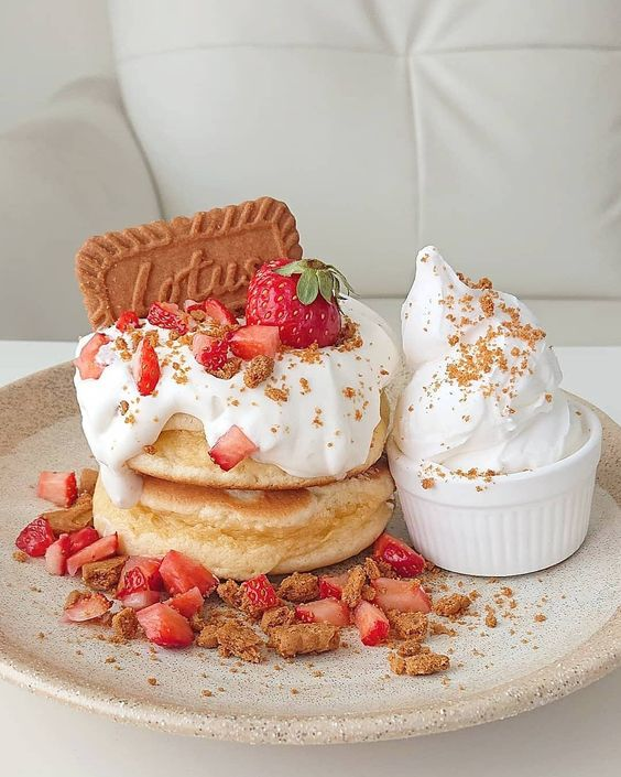 Napkin_Ads's tweet image. Strawberry pancakes