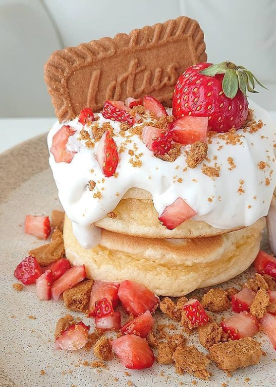 Napkin_Ads's tweet image. Strawberry pancakes