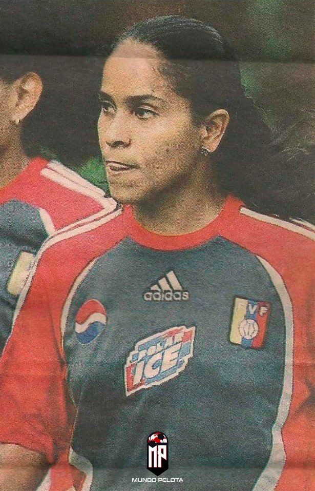 mundopelotanet's tweet photo. A cuatro días del duelo ante Perú, recordamos la única victoria de la Vinotinto 🇻🇪 ante las incaicas por #CAFem.

En el 2006, en Mar del Plata 🇦🇷, las criollas ganaron 2-0 con doblete de la zuliana Liria Ferrer.

Aquél fue el primer triunfo de la selección en las Copas América. https://t.co/qPeEfT27YF