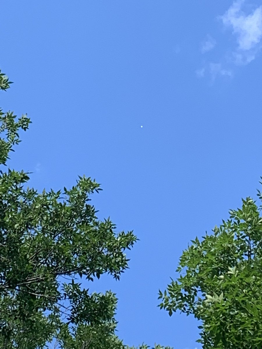 highlifetim's tweet photo. @ToddHeitkamp what’s the circle in the sky to the southeast. Their is 2 of them? https://t.co/yGujeDUSGL