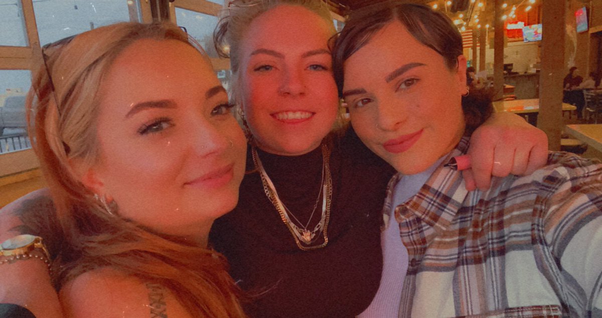 sloangallimore's tweet photo. Happy 1 year to my favorite le$beans!!! 1 down forevaaaaa to go ❤️‍🔥 @garindove @LauraNoelR96 https://t.co/cfbFehyJfX