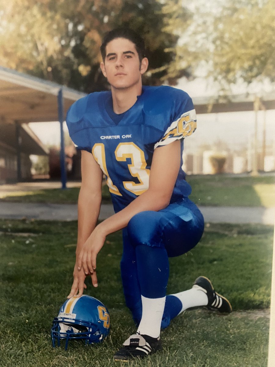 ThePuntFactory's tweet photo. Copas (with the tongue) ✅
Sideburns ✅
Defined jawline ✅
High socks ✅

The best days of your lives boys 🫶🏻

#Memories @COHSFootball https://t.co/cLYOGd3Lpv