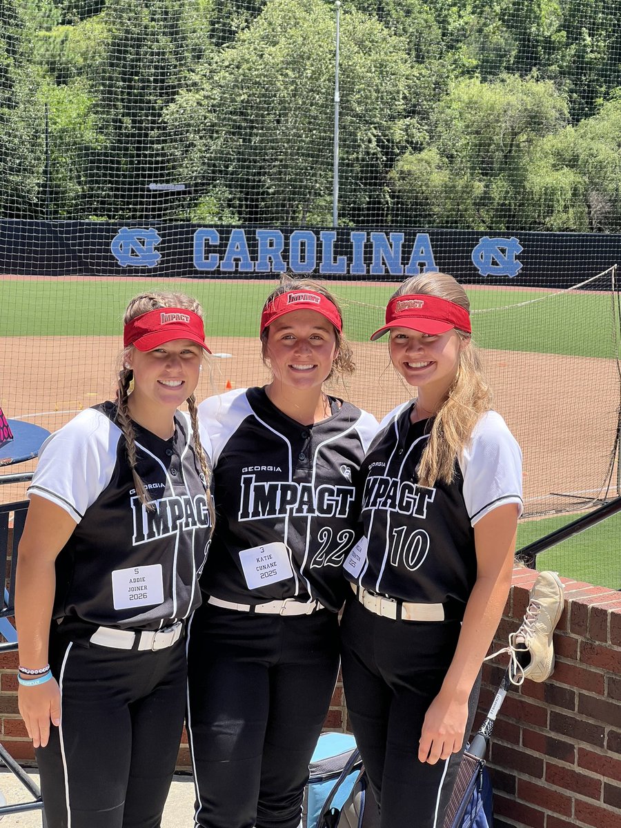 AmeliaThorn10's tweet photo. Thank you so much @UNCsoftball for such an amazing pitching camp today! I learned so much and cannot wait to come back! Thanks to all the coaches for their instruction and feedback. Go Heels!! @UNCCoachPapa @cbarcl2 @prestonlong_20 @ImpactHolcombe @ExtraInningSB @Los_Stuff https://t.co/RRuWVBAjUf