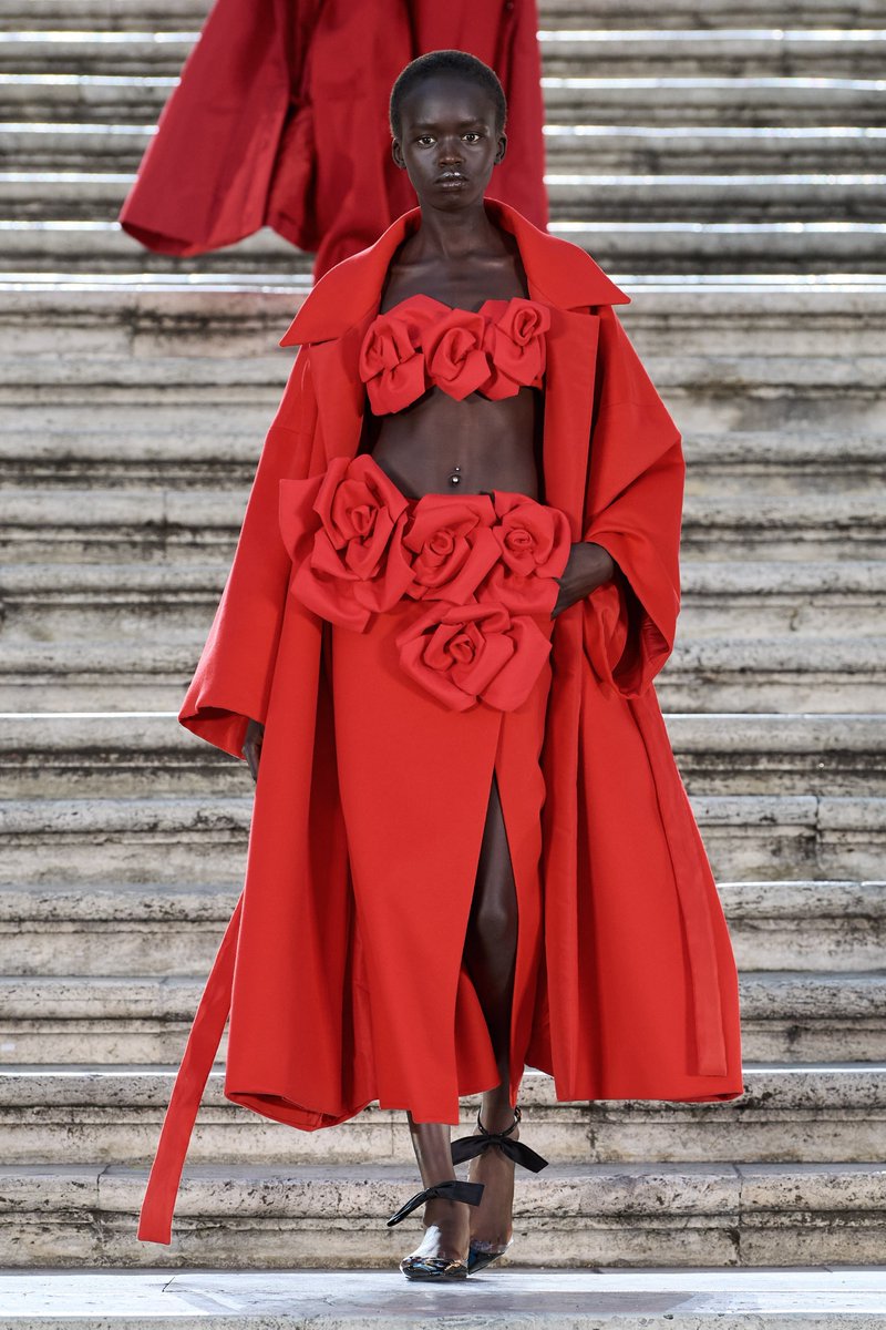 d__ty's tweet photo. Valentino Fall 2022 Couture : Pierpaolo Piccioli
https://t.co/00LbzBJqCI https://t.co/8aIl5F9DxH