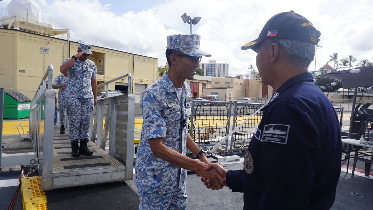 Philippine_Navy's tweet photo. NAVY PARTNERSHIPS | 🇵🇭 frigate receives visits from fellow @RimofthePacific participants 🇲🇾@tldm_rasmi &amp; 🇮🇳@indiannavy fm Jul 6-7.

👉: https://t.co/AKyaeo67Yh

#RIMPAC2022
#CapableAdaptivePartners 
#NavyPartnerships 💪⚓️
#ModerandMultiCapablePHNavy 
#AFPyoucanTRUST https://t.co/BWj5BTPkLV