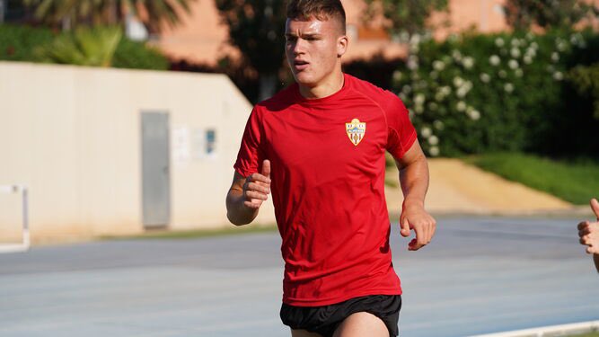 Rein0deldeporte's tweet photo. 🚨OFICIAL 🚨

Marko Milovanovic es el nuevo fichaje del Almeria, el prometedor delantero de 18 años llega procedente del Partizan de Belgrado por unos 3,5 millones y firma para las próximas 6 temporadas https://t.co/D96LmIir49