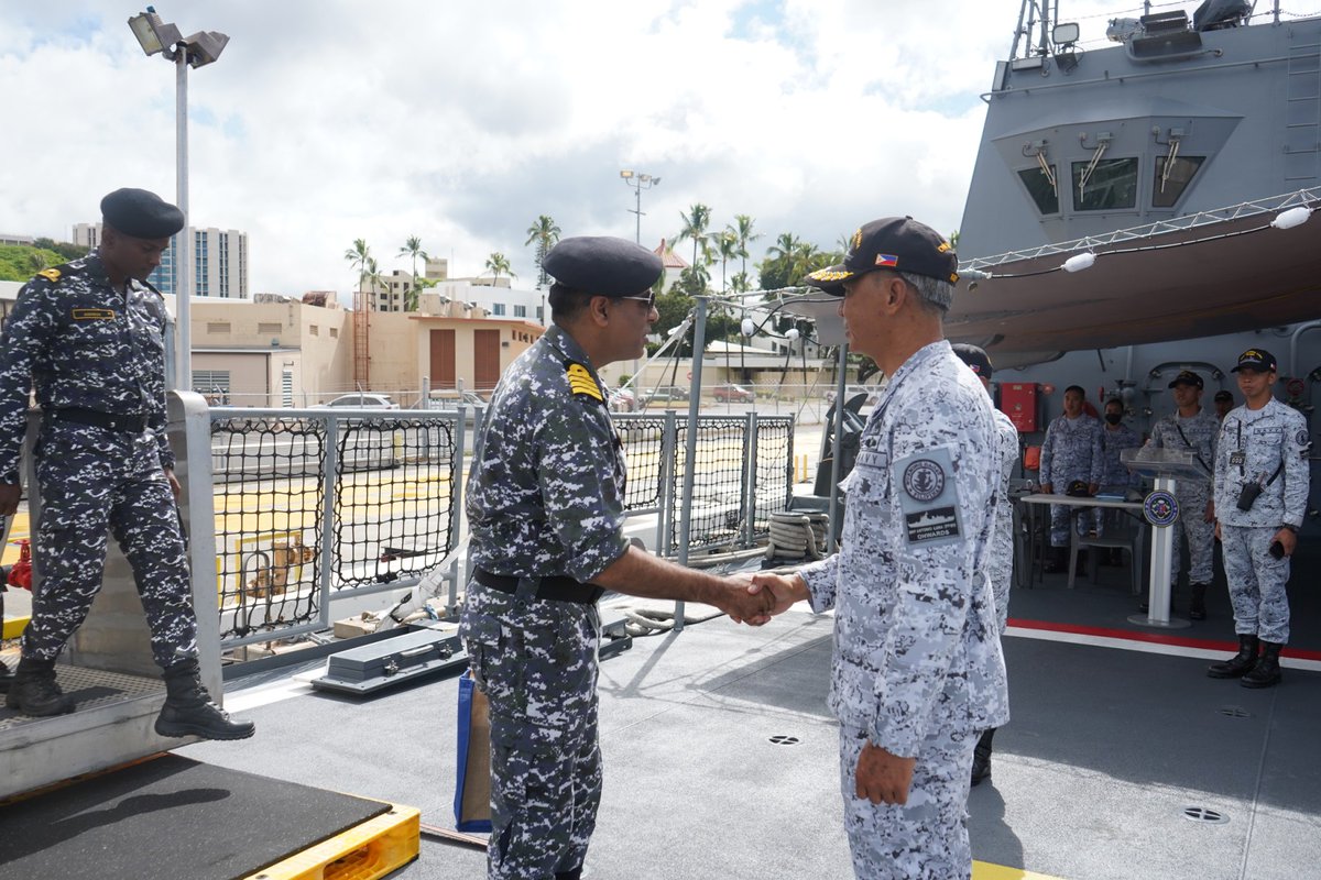 Philippine_Navy's tweet photo. NAVY PARTNERSHIPS | 🇵🇭 frigate receives visits from fellow @RimofthePacific participants 🇲🇾@tldm_rasmi &amp; 🇮🇳@indiannavy fm Jul 6-7.

👉: https://t.co/AKyaeo67Yh

#RIMPAC2022
#CapableAdaptivePartners 
#NavyPartnerships 💪⚓️
#ModerandMultiCapablePHNavy 
#AFPyoucanTRUST https://t.co/BWj5BTPkLV