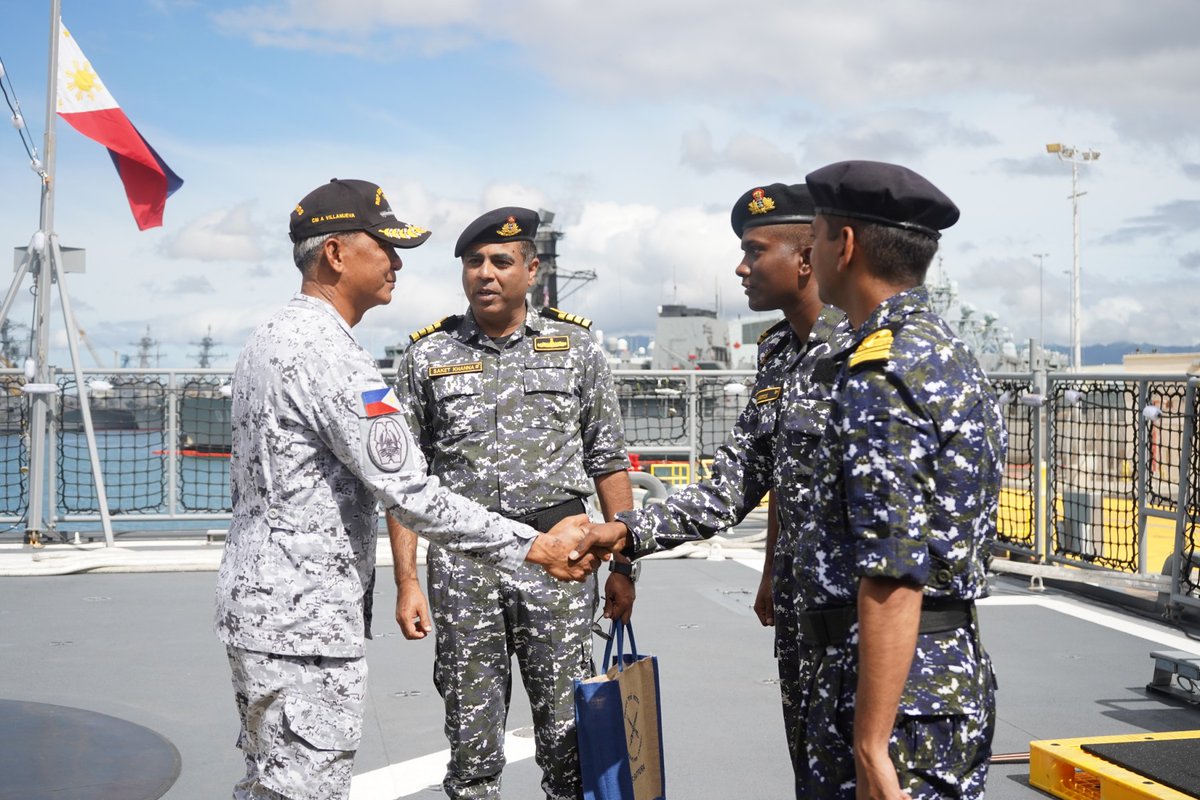 Philippine_Navy's tweet photo. NAVY PARTNERSHIPS | 🇵🇭 frigate receives visits from fellow @RimofthePacific participants 🇲🇾@tldm_rasmi &amp; 🇮🇳@indiannavy fm Jul 6-7.

👉: https://t.co/AKyaeo67Yh

#RIMPAC2022
#CapableAdaptivePartners 
#NavyPartnerships 💪⚓️
#ModerandMultiCapablePHNavy 
#AFPyoucanTRUST https://t.co/BWj5BTPkLV